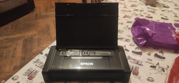 Epson almaniya dan gəlib rəngli şəkillər cixaran
