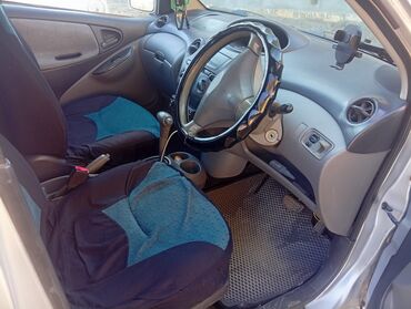 шина на хова: Toyota : 2000 г., 1 л, Автомат, Бензин, Седан