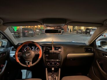 Volkswagen: Volkswagen Jetta: 0.2 l | 2012 il Sedan — 13