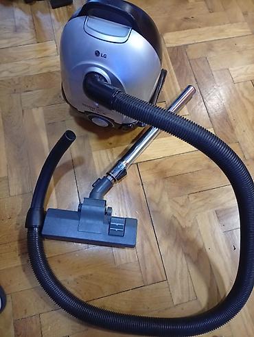 Klasični usisivači: LG usisivač sa kesom – model V-CP753RD Na Papirnu kesu. vuče kao — 5