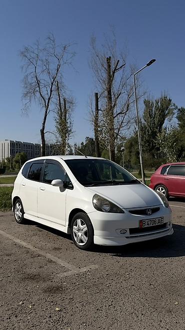 getz 2: Honda Fit: 2001 г., 1.3 л, Вариатор, Бензин, Хэтчбэк — 3