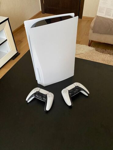 PS5 (Sony PlayStation 5): PlayStation 5 (PS5) Disk versiyası - 825 GB SSD Veziyeti idealdir. Cox