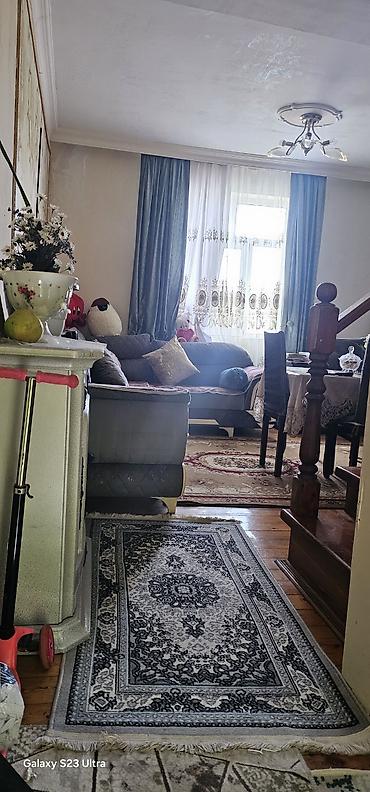 binəgədi: 4 otağlı ev satılır Binəqədidə 1 zal 2 ci mərtəbədə. 2 otağ 3 cü — 2