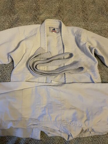 футболки белые: Продаю детское кимоно для дзюдо. Размер 3/160(137-144 см). Состояние
