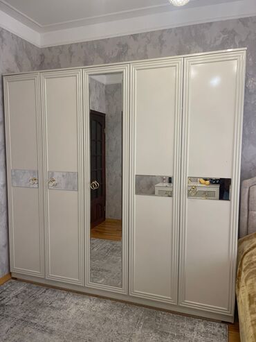 Yataq otağı dəstləri: İkinəfərlik çarpayı, Dolab, Termo, 2 tumba, İşlənmiş