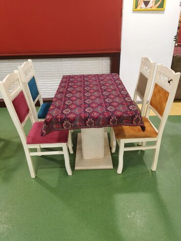 metbex ucun asma tavanlar: Mətbəx üçün, İşlənmiş, Açılmayan, Kvadrat masa, 4 stul