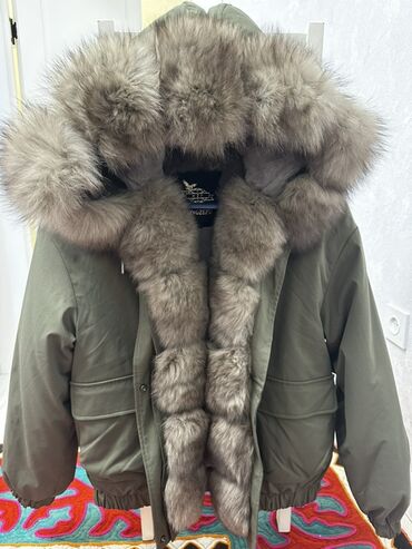 Пуховики и зимние куртки: На продаже 3 премиальные зимние парки с натуральным мехом Все парки — 7