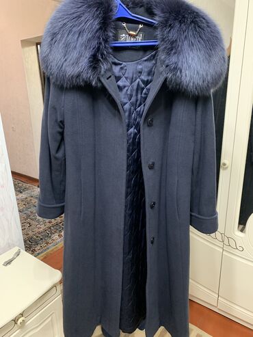 съемный меховой воротник на пальто: Зимнее пальто итальянского производства натуральный писцовый