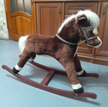 игрушки для 10 лет: Лошадка-качалка для ребёнка, отличное состояние. До 5 лет. г. Бишкек