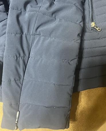 Üst geyimi: Qadınlar üçün qara qısqa quilted yüngül jaket - Rəng: qara - Siluet — 10