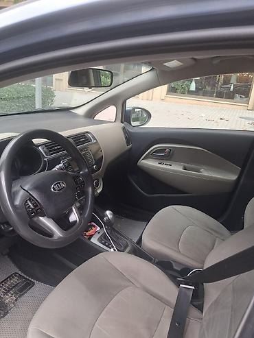 sukan satisi: Kia Rio sedan - Kuzov: sedan, tünd mavi rəng - Mühərrik: benzin - — 4