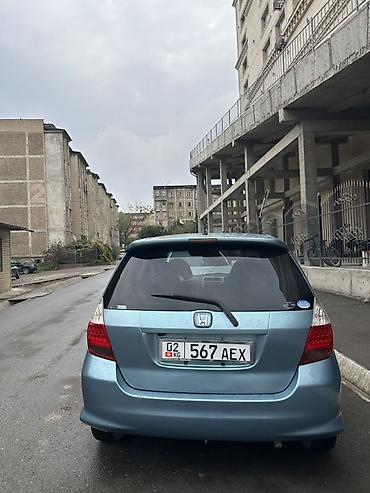 Honda Fit: 2005 г., 1.3 л, Автомат, Бензин, Хэтчбэк at lalafo.kg — 2 Honda Fit: 2005 г., 1.3 л, Автомат, Бензин, Хэтчбэк — 2