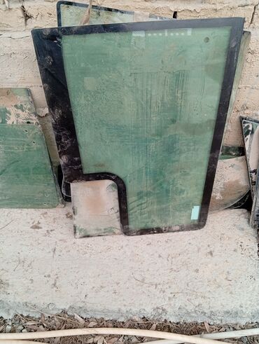 Стекла и комплектующие: Лобовой передний задний боковой различных размеров и форм — 21