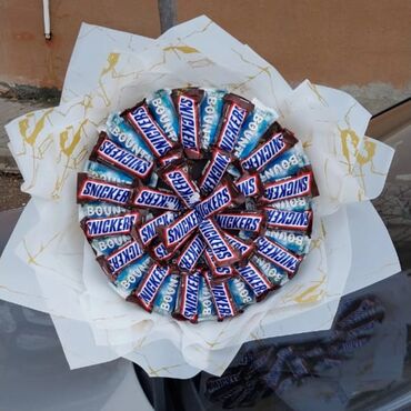 подарок на 14 февраля мужчине: Şokolad buketi – Snickers və Bounty mix - Tərkib: mini ölçülü