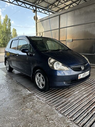 вариантка машина: Honda Fit: 2003 г., 1.3 л, Вариатор, Бензин, Седан