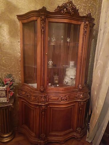 qedim eşyalar: Klassik üslubda bəzədilmiş vitrin-bufet - Material: Masif ağac (taxta — 2