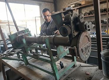 Грануляторы, экструдеры: Шнековый экструдер (ленточный/трубный) для переработки пластмасс — 1