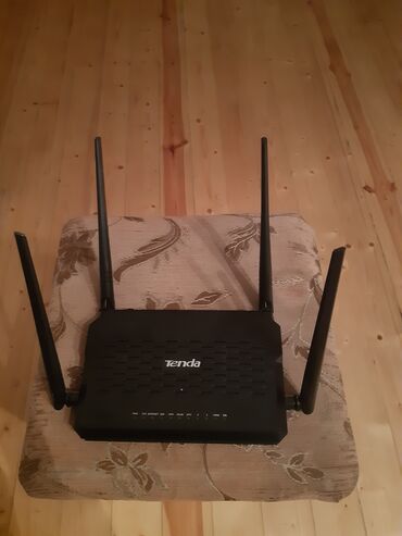 4 antenli ADSL modem. Wifi çox güclü və sürətli işləyir. 2.4 və 5G