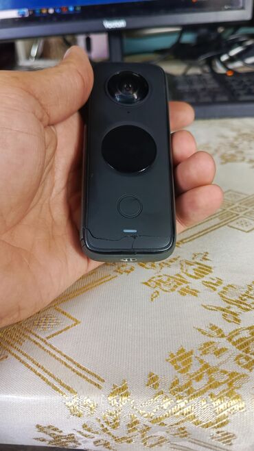 kamera soyuducu: Insta360 ONE X2 modeli, 360 dərəcə görüntü imkanı təqdim edən, möhkəm