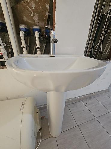nar suyu: Keramika ayaqlı əl-üz yuma lavabosu + qarışdırıcı kran - Material — 2