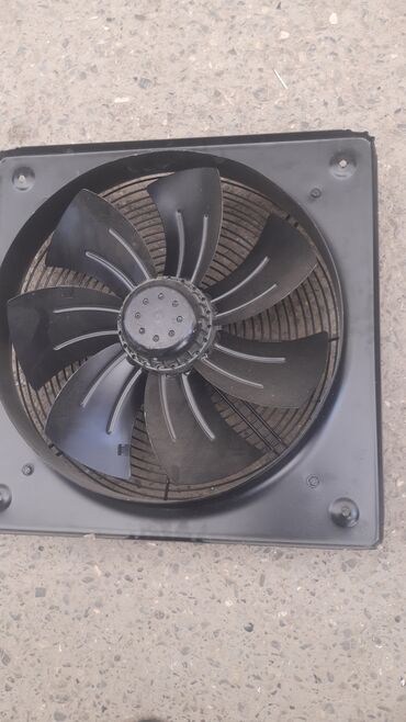 Ventilyatorlar: Sənaye tipli divar ventilyatoru - Korpus: kvadrat metal panel, ön — 1