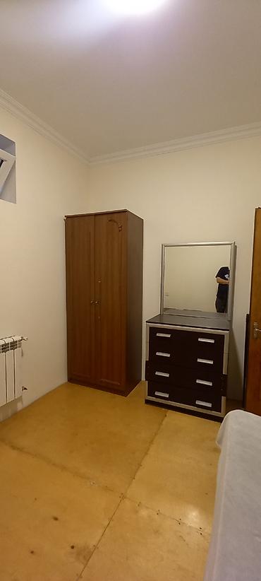 2 mertebe ev: Inşaatçilar m/s 5 deq piyada yol,heyet evinde umumi yataq 2 otagi her — 4