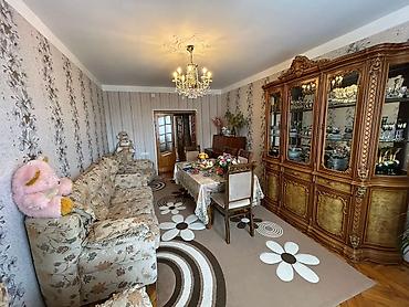 Uzunmüddətli kirayə mənzillər: Təcili satılır. Mənzilin təsviri: - İşıqlı və səliqəli planlı mənzil — 9