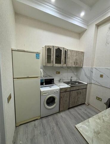 Uzunmüddətli kirayə mənzillər: Nərimanov metrosuna 5 dəgigə piyada məsafədə, 15 mərtəbənin,8-ci — 3