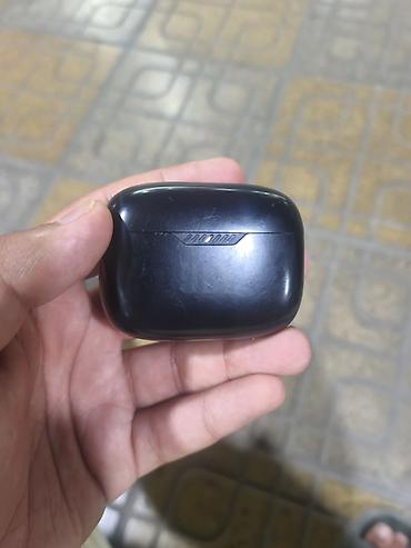 чехол airpods 2: Qulaqlıq üçün simsiz şarj qutusu - Rəng: qara, kompakt cib ölçüsü - — 1