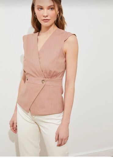 Köynək və bluzalar: Bluzlar - Rəng: saf ağ - Model: uzunqol, düyməli, yüngül dar kəsim - — 8