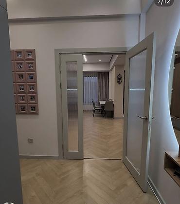 Спальные гарнитуры: Продается 2 ком кв.(переделенная на 3 студии ) 80 кв.м. Адрес; Шота — 5