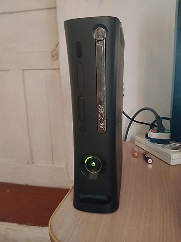 Xbox 360: Xbox 360 120ге срочно продам в хорошем состоянии есть несколько игр — 2