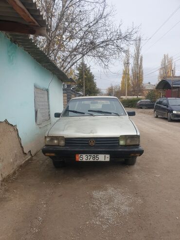 автомобил универсал: Volkswagen Passat: 1988 г., 1.8 л, Механика, Бензин, Универсал