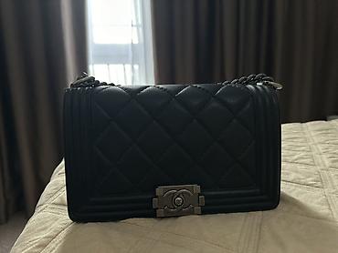 чехол на стулья: Сумка на плечо Chanel Boy, черная - Материал: натуральная кожа с — 2