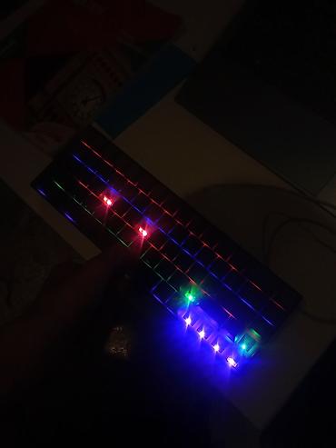 notebook harddisk: Ajazz ak680 4 dene switch yoxdur 4 dene de keycap satilir isdeyen — 4