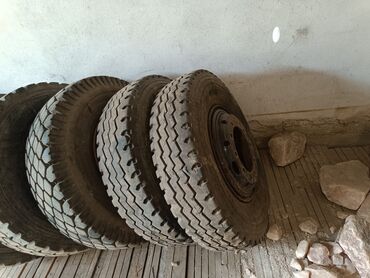 Шины: Продается шины грузовые с дисками и без дисков.315.80.22,5 11р20 9р20