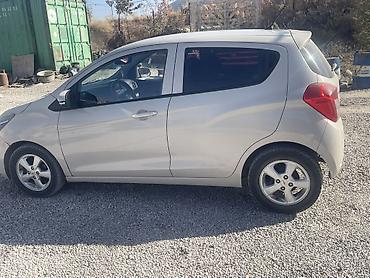 продажа вольво тягач: Chevrolet Spark: 2017 г., 1 л, Автомат, Бензин, Хэтчбэк — 7