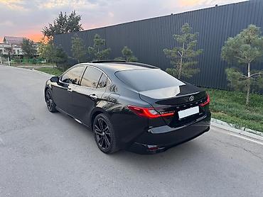 машины до 100к: Toyota Camry: 2025 г., 2 л, Вариатор, Гибрид, Седан — 2