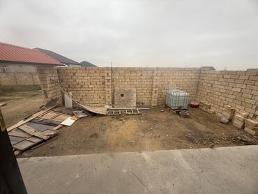 Həyət evləri və villaların satışı: Sahəsi geniş həyətyanı olan daş tikili ev. - Tikinti materialı: bərk — 8
