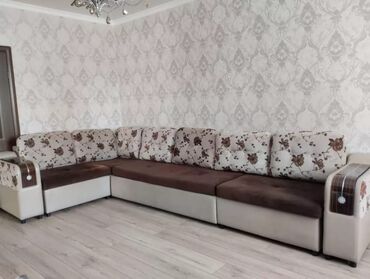 диваны раздвижные: Бурчу бар диван, Жастыктар менен, Үч орундук жана андан көп