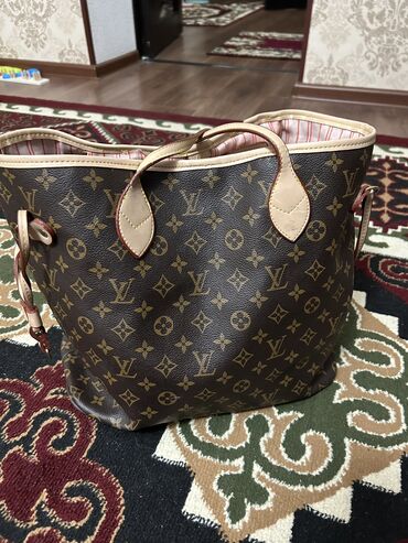 кошелек: Классикалык сумка, Louis Vuitton, Кытай, Материалы: Жасалма булгаары, Суу өткөрбөөчүлүк, Төшөмөсү жумшак материалдан, Чечилме капчык, Аялдарга, Колдонулган