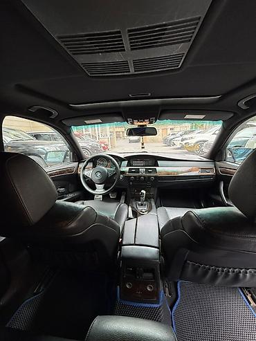 BMW: BMW 5 Series sedan – E60 kuzov, qara rəng. Xüsusiyyətlər: - Kuzov: 4 — 5