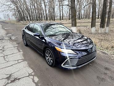 Toyota: Toyota Camry: 2021 г., 2.5 л, Автомат, Гибрид, Седан — 1