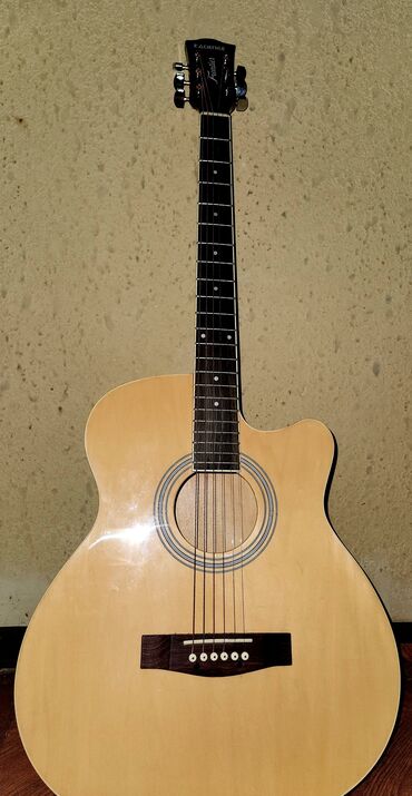 pk i os: GUITAR Beige Color Guitar with Bag. Guitar for sale. I am a foreign