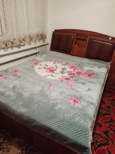 кухонный стол и стулья купить недорого: Двуспальная кровать, Б/у, С ящиком для хранения, длина - 2 см