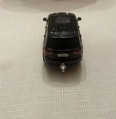 audi quattro: Qara rəngli metal avtomobil modeli – SUV tipli miniatür - Material — 10