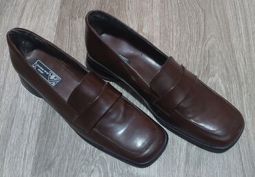 zenske pantalone cena: Loafers, 40