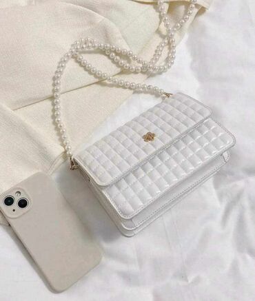 bela torbica: Prelepa bela tasnica
2800 din