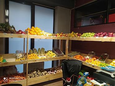 для овощи: Продаю полки для овощей и фруктов 2 шт почти новые из дерева — 2