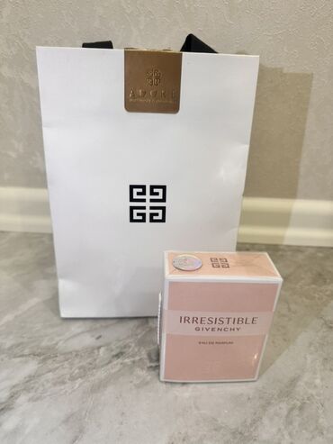 qadin pencekleri: Givenchy Irresistible Eau de Parfum – 35 ml (1.1 fl oz) - Brend